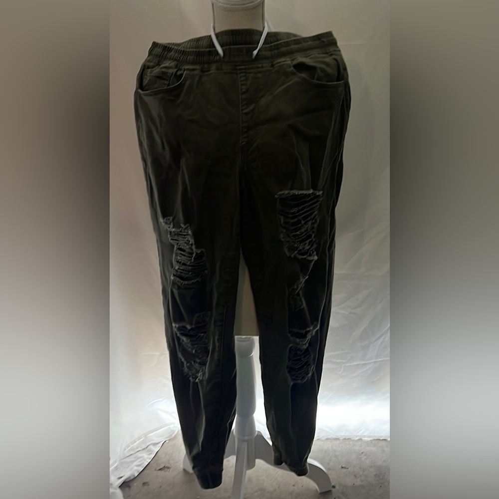 Cute destroyed forever 21 joggers